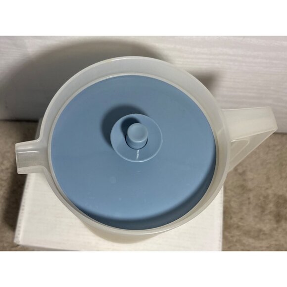 Vintage Tupperware #1575-6 Go Between 1.5 Quart Pitcher w/ Blue Push Button Lid - Picture 3 of 11